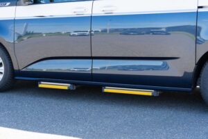 Behindertengerechter Volkswagen T7 Multivan Passivfahrerumbau, Automatische Trittstufe, Sodermanns