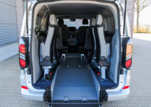 Behindertengerechter Ford Custom Long Cut Heckausschnitt