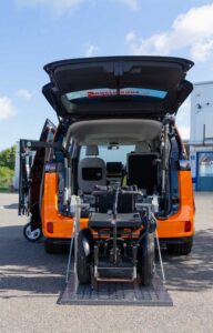 Behindertengerechter Volkswagen ID. Buzz Vorführfahrzeug für Selbst und Beifahrer. Einstiegshilfen, Handbediengerät und Verladesysteme. Sodermanns