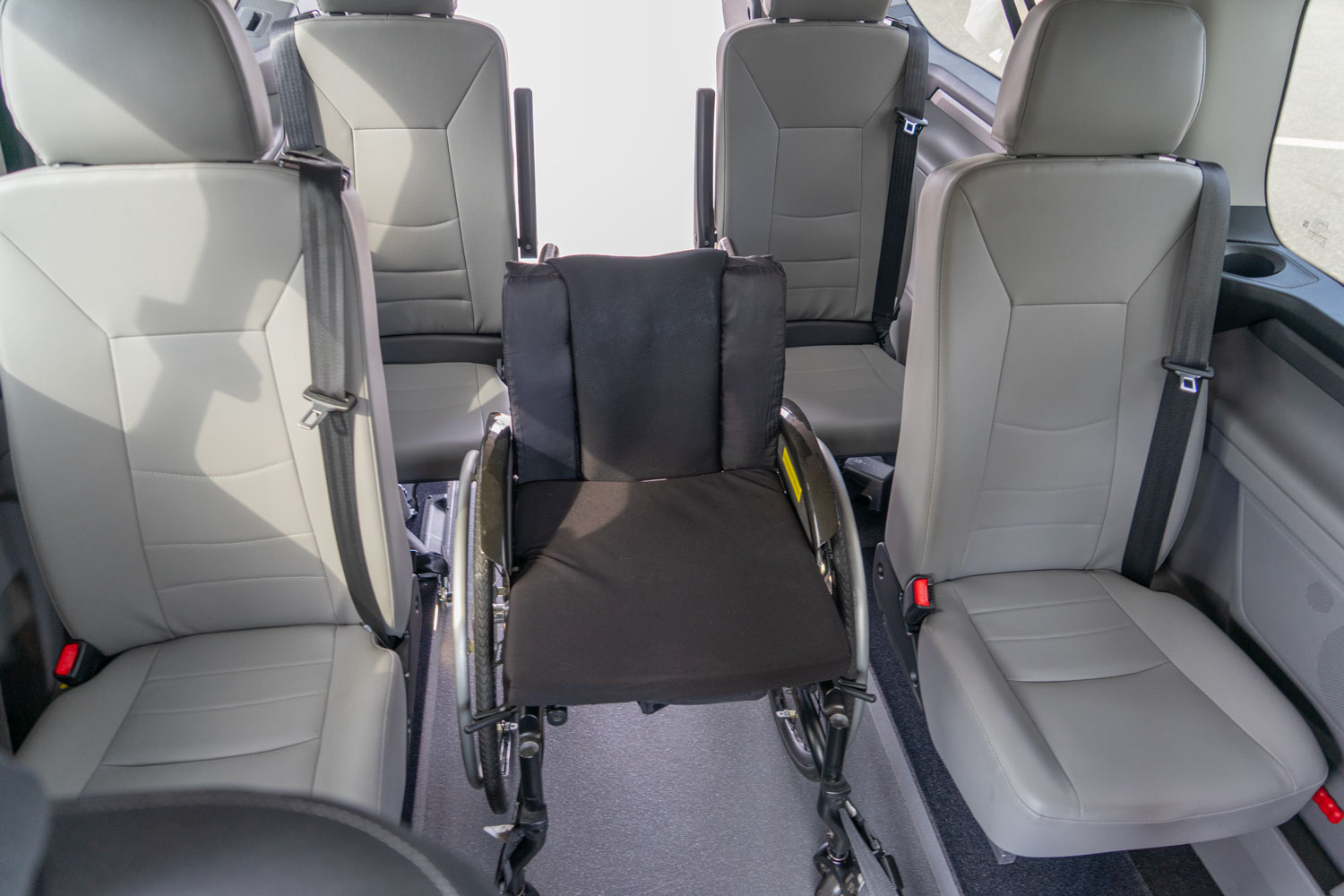 Behindertengerechter Ford Custom Long Cut Heckausschnitt