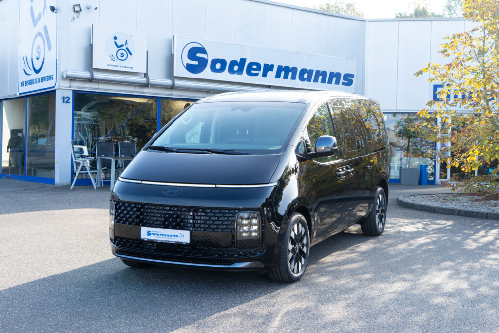 behindertengerechter-Hyundai-Staria-front behindertengerechter Hyundai Staria mit Heckeinstieg, Rollstuhlrampe und Haltegriff, Sodermanns