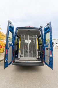 Behindertengerechter Volkswagen Crafter Beifahrerumbau zur Pflege im Rollstuhl, Hubschwenksitz, Hecklift, Personenlifter, Fahrtrage und vielem mehr, Sodermanns