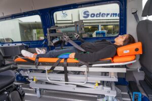 Behindertengerechter Volkswagen Crafter Beifahrerumbau zur Pflege im Rollstuhl, Hubschwenksitz, Hecklift, Personenlifter, Fahrtrage und vielem mehr, Sodermanns