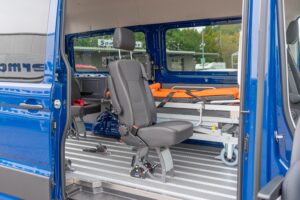 Behindertengerechter Volkswagen Crafter Beifahrerumbau zur Pflege im Rollstuhl, Hubschwenksitz, Hecklift, Personenlifter, Fahrtrage und vielem mehr, Sodermanns