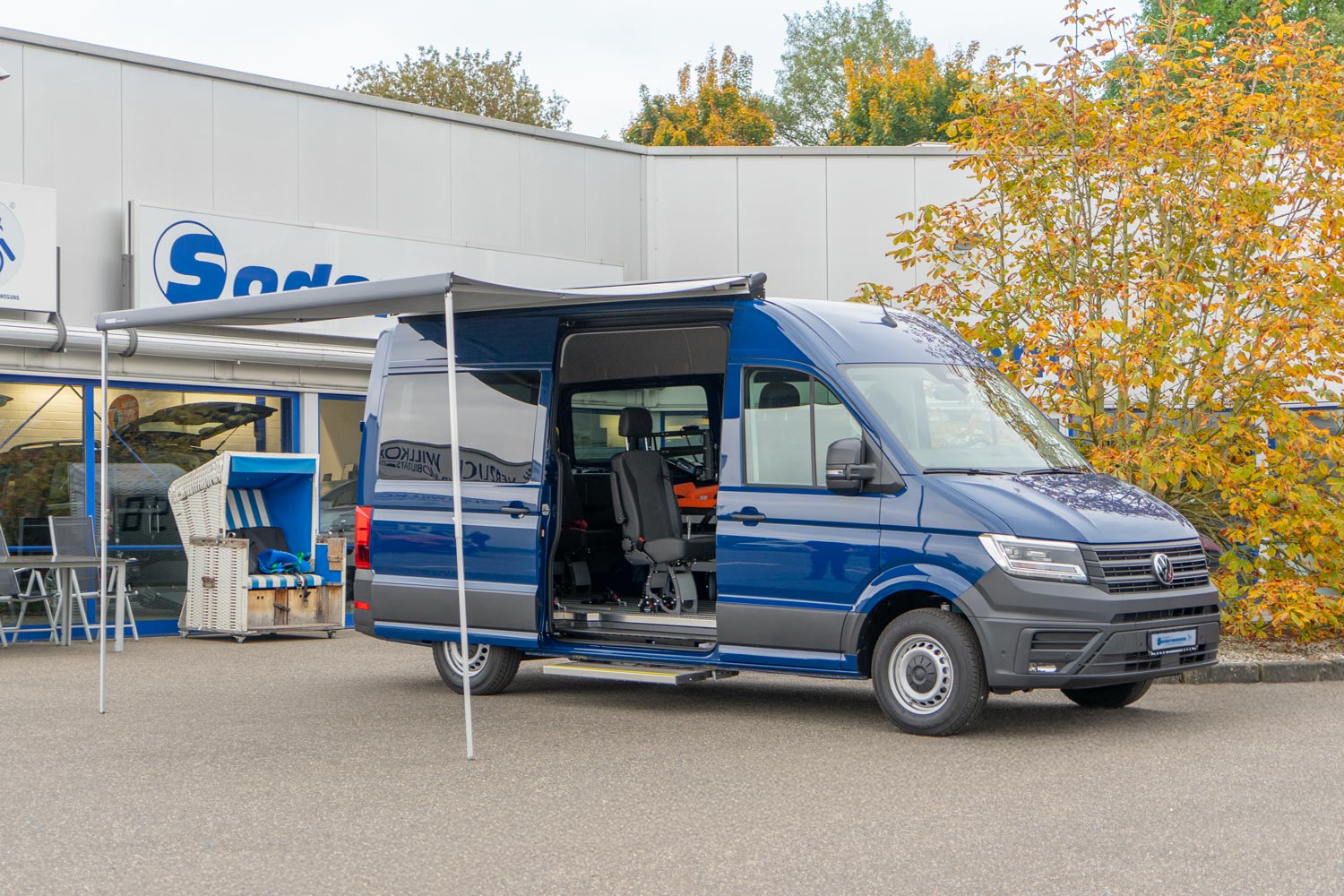 Behindertengerechter Volkswagen Crafter Beifahrerumbau zur Pflege im Rollstuhl, Hubschwenksitz, Hecklift, Personenlifter, Fahrtrage und vielem mehr, Sodermanns