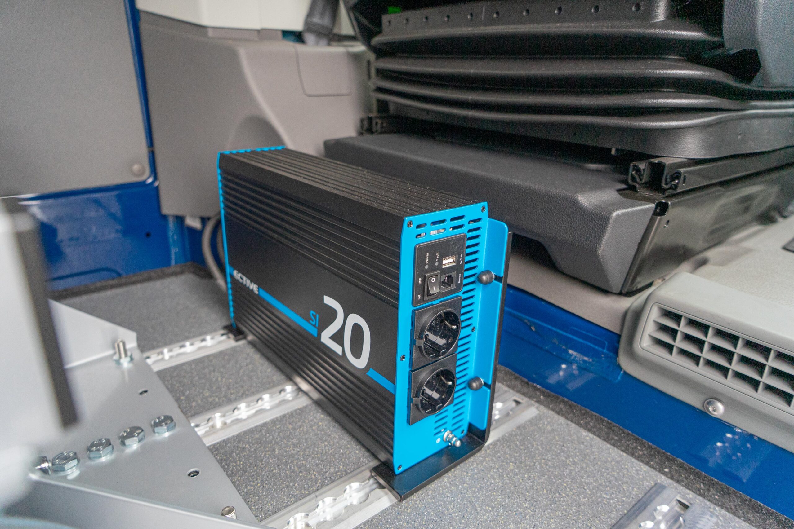 Behindertengerechter Volkswagen Crafter Beifahrerumbau zur Pflege im Rollstuhl, Hubschwenksitz, Hecklift, Personenlifter, Fahrtrage und vielem mehr, Sodermanns