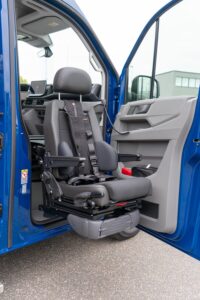 Behindertengerechter Volkswagen Crafter Beifahrerumbau zur Pflege im Rollstuhl, Hubschwenksitz, Hecklift, Personenlifter, Fahrtrage und vielem mehr, Sodermanns