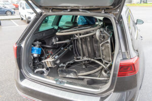 Robot Rollstuhlverladehilfe im behindertengerechten VW Passat Variant, Sodermanns