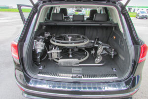 Robot Rollstuhlverladehilfe im behindertengerechten VW Passat Variant, Sodermanns