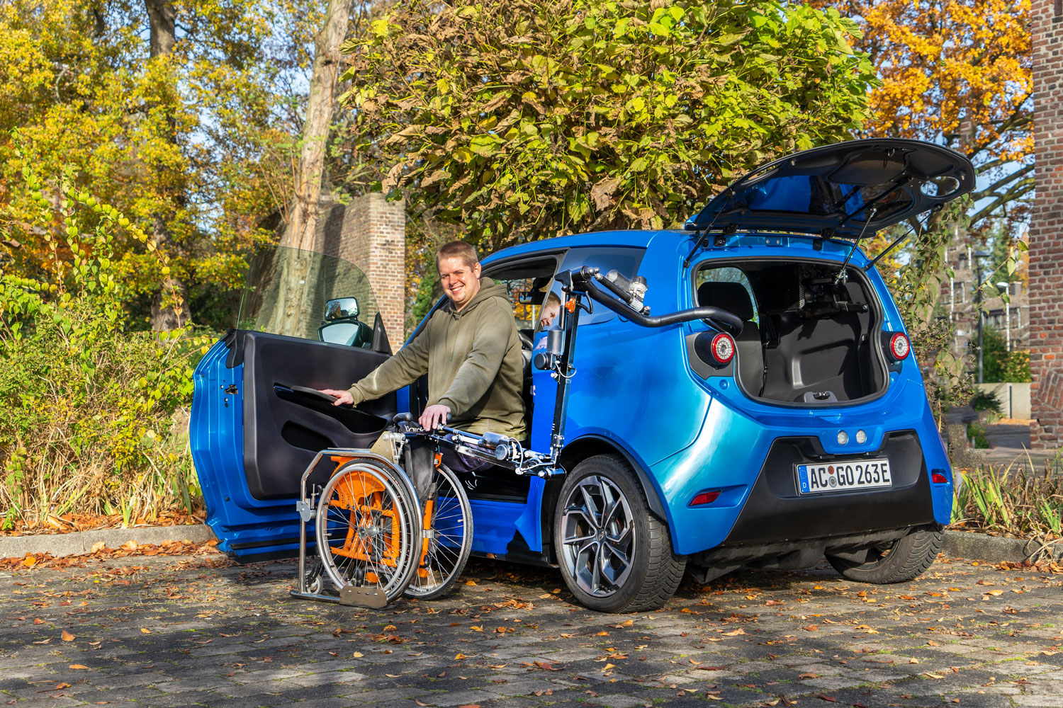 Robot Rollstuhlverladehilfe im behindertengerechten eGo Life, Sodermanns