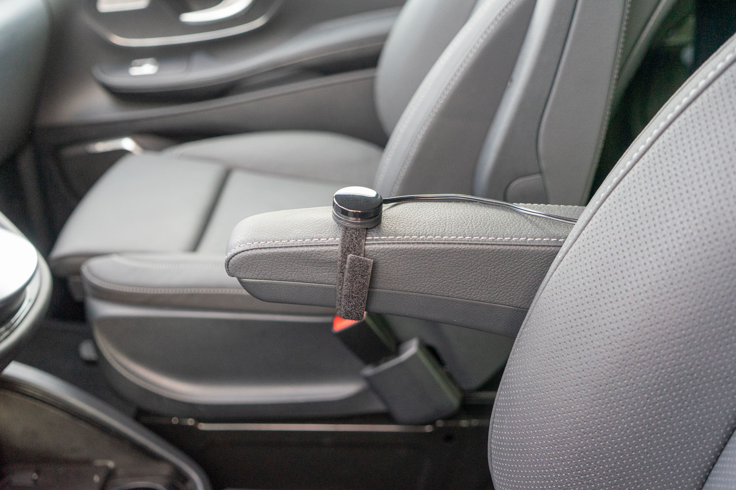 Behindertengerechter MB V 300 D Selbstfahrerumbau mit Fußlenkung, Space Drive System, Sprachsteuerung und Postgurt, Sodermanns