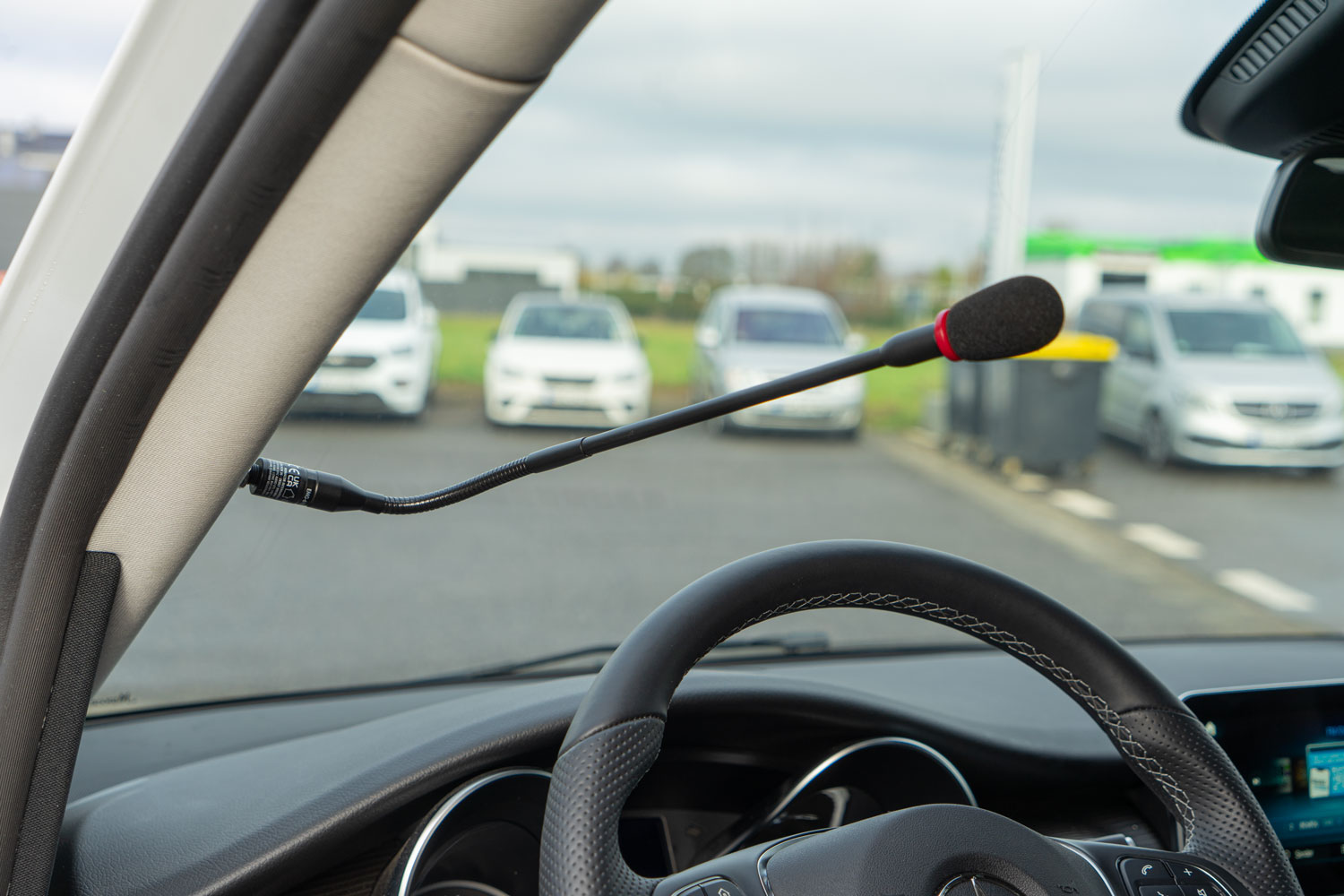 Behindertengerechter MB V 300 D Selbstfahrerumbau mit Fußlenkung, Space Drive System, Sprachsteuerung und Postgurt, Sodermanns