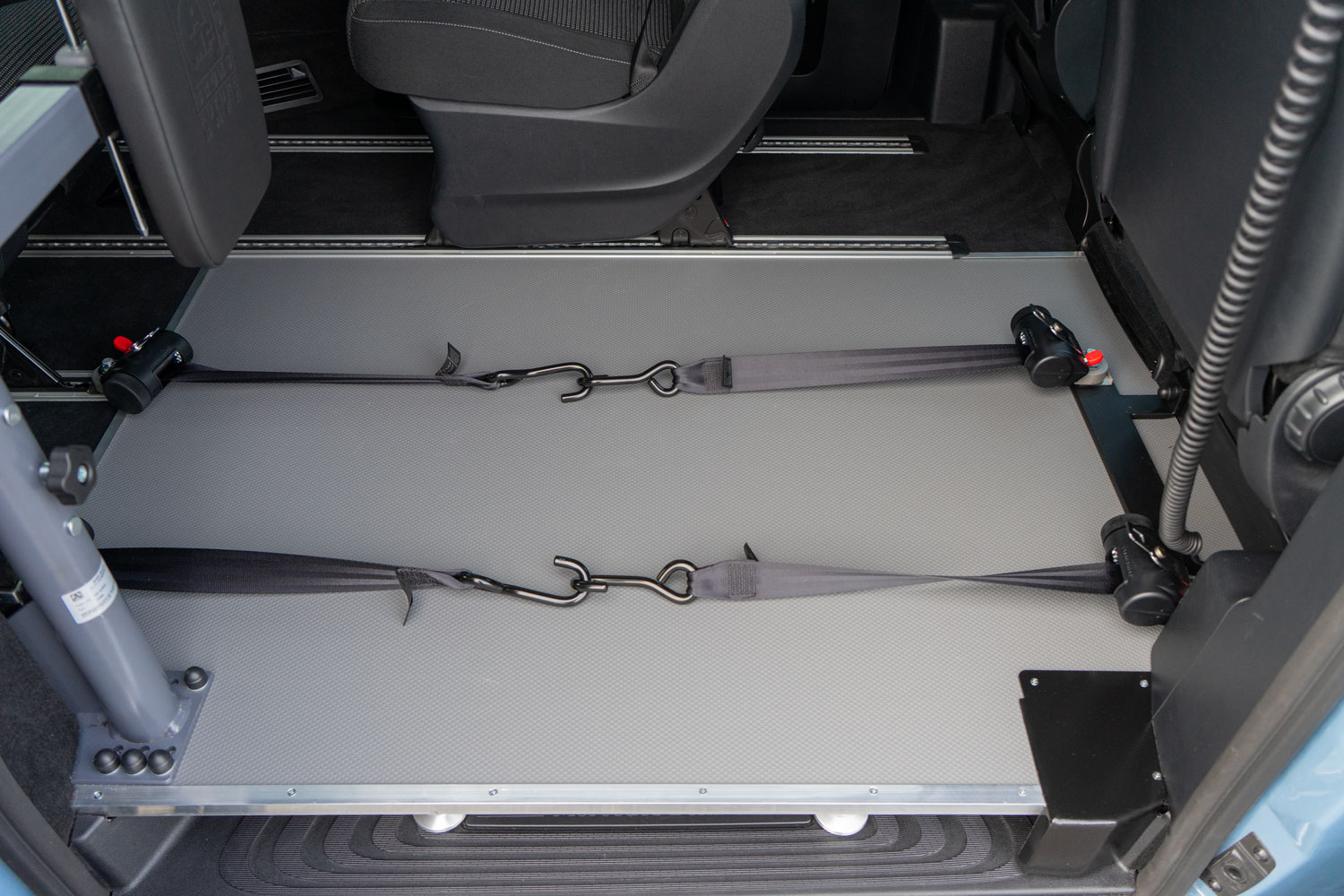 Behindertengerechter MB V 250 D Beifahrer Umbau mit seitlichem Unterflurkassettenlift, Rollstuhlplatz, Sodermanns