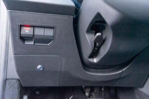 Behindertengerechter Dacia Bigster Selbstfahrerumbau, Vollhybrid SUV mit elektronischem Linksgas, Sodermanns