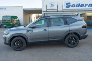 Behindertengerechter Dacia Bigster Selbstfahrerumbau, Vollhybrid SUV mit elektronischem Linksgas, Sodermanns