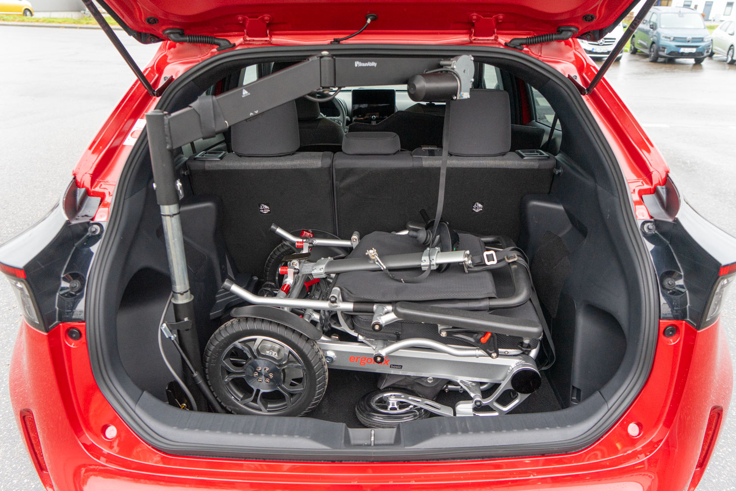 Ergoflix Elektrorollstuhl Verladung im Toyota Yaris mit dem Carolift 40