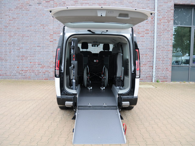 Behindertengerechte Kia Umbauten, PV5 vollelektrisch, Beifahrerumbau, Heckeinstieg, klappbare Rollstuhlrampe, Sodermanns