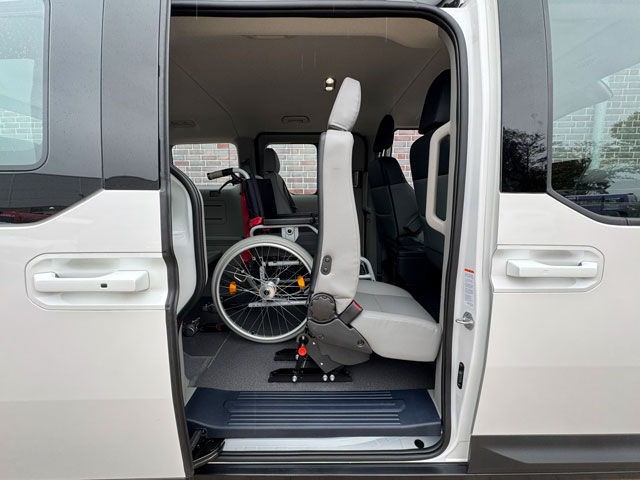 Behindertengerechte Kia Umbauten, PV5 vollelektrisch, Beifahrerumbau, Heckeinstieg, klappbare Rollstuhlrampe, Sodermanns