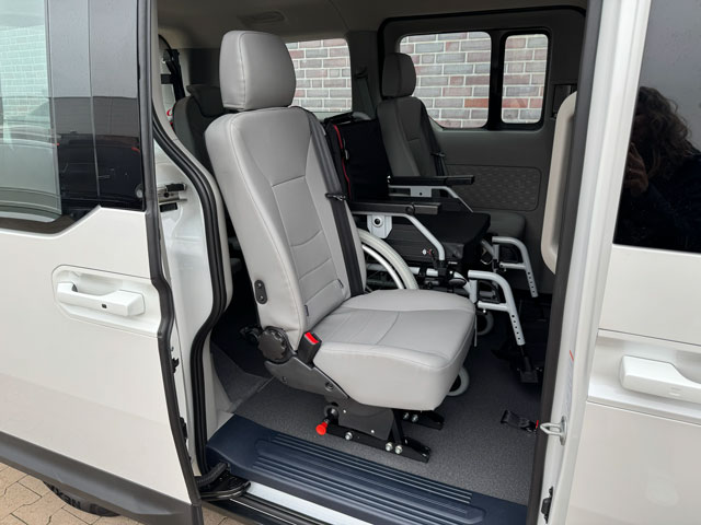 Behindertengerechte Kia Umbauten, PV5 vollelektrisch, Beifahrerumbau, Heckeinstieg, klappbare Rollstuhlrampe, Sodermanns