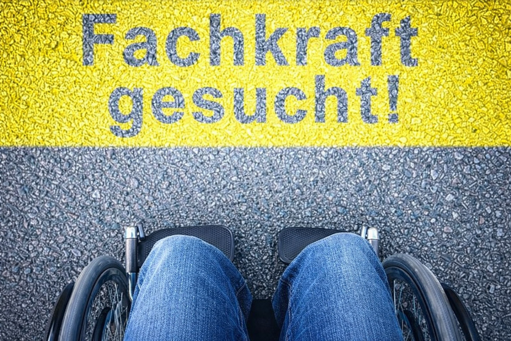 Fachkräfte-gesucht-Rolli Fachkräftemangel durch behindertengerechten Fahrzeugumbau reduzieren, Ratgeber, Rollstuhl, Sodermanns