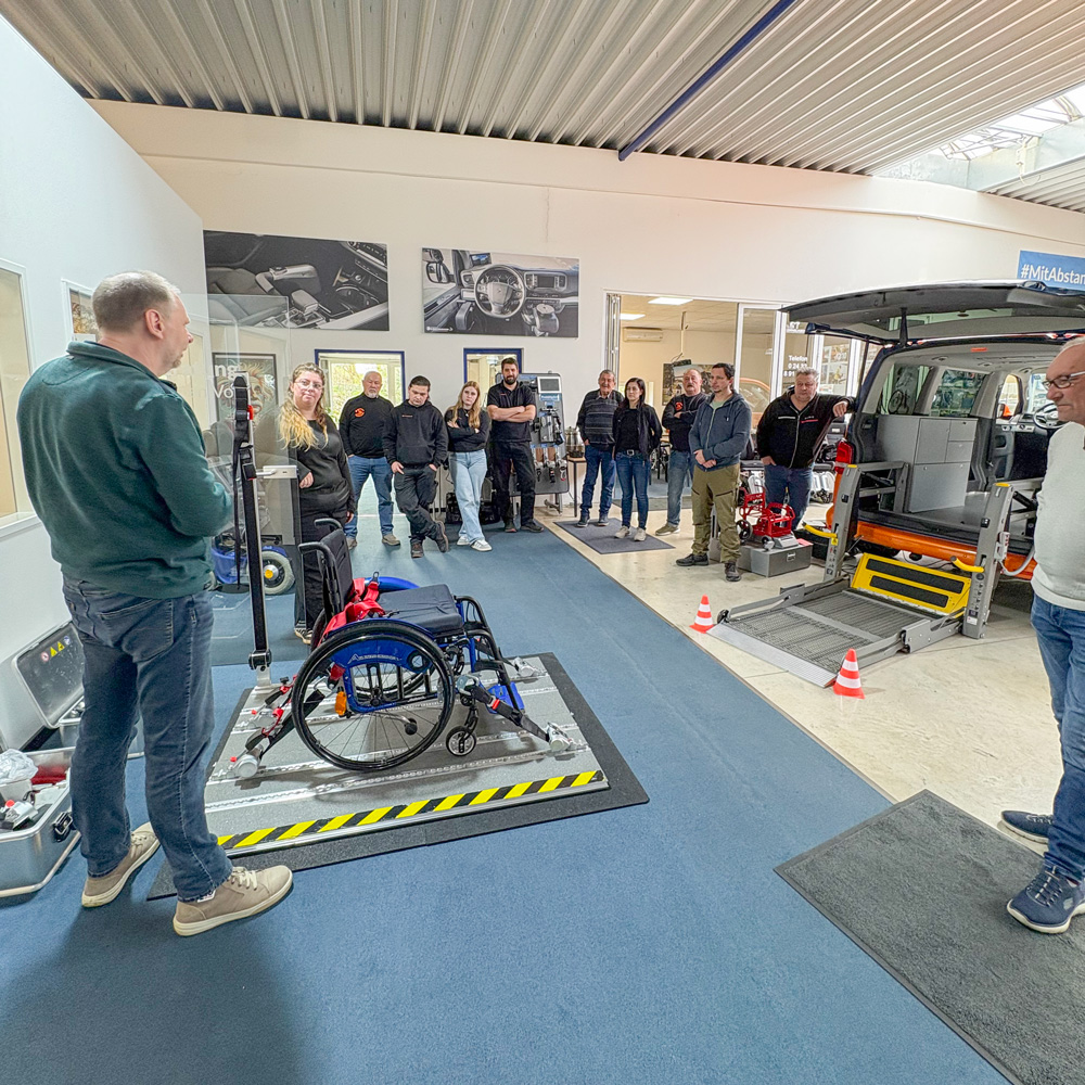 Herstellerberatung der Berufsgenossenschaft bei Sodermanns, korrekte Rollstuhlsicherung während der Fahrt
