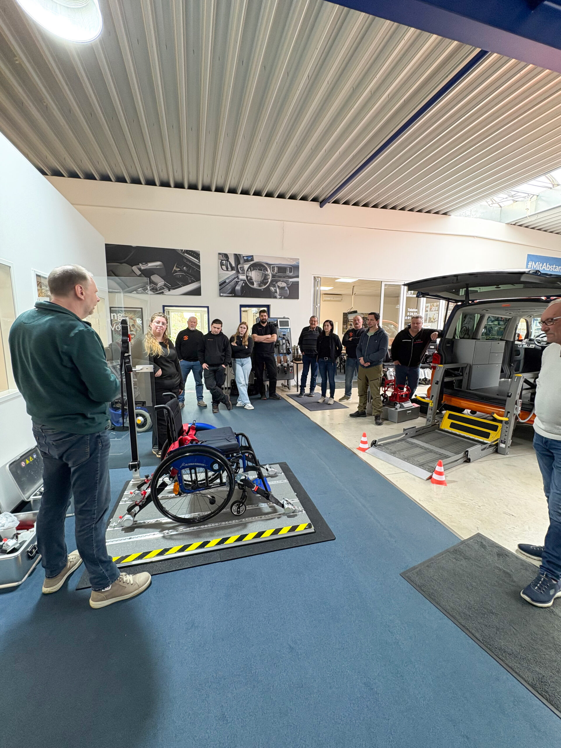 Herstellerberatung der Berufsgenossenschaft bei Sodermanns, korrekte Rollstuhlsicherung während der Fahrt