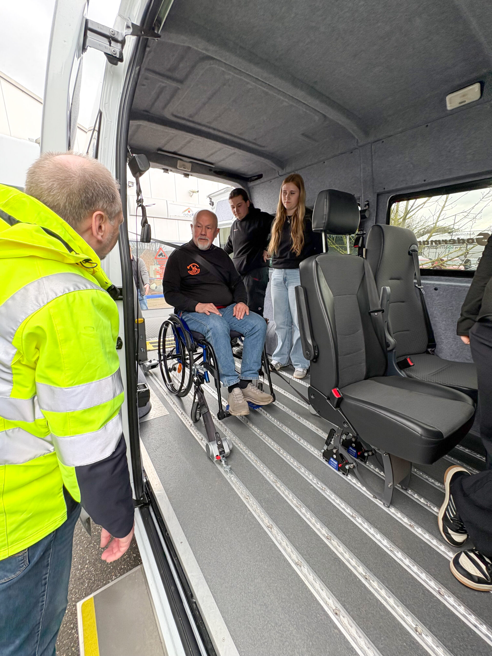 Herstellerberatung der Berufsgenossenschaft bei Sodermanns, korrekte Rollstuhlsicherung während der Fahrt