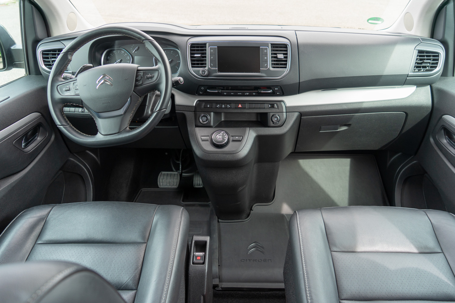 behindertengerechter Citroen Spacetourer Gebrauchtwagen Cockpit