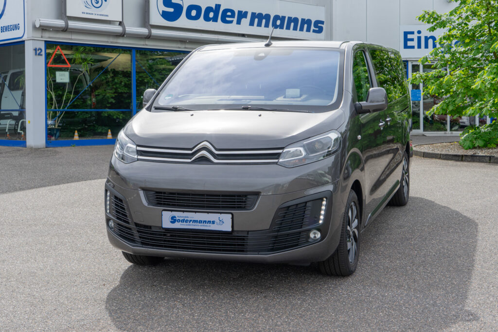 Behindertengerechter-Citroen-Space-Tourer-Gebrauchtwagen-Front behindertengerechter Citroen Spacetourer Gebrauchtwagen Frontansicht