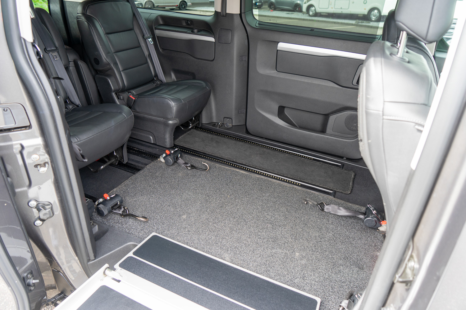 behindertengerechter Citroen Spacetourer Gebrauchtwagen Rollstuhlplatz und Lift