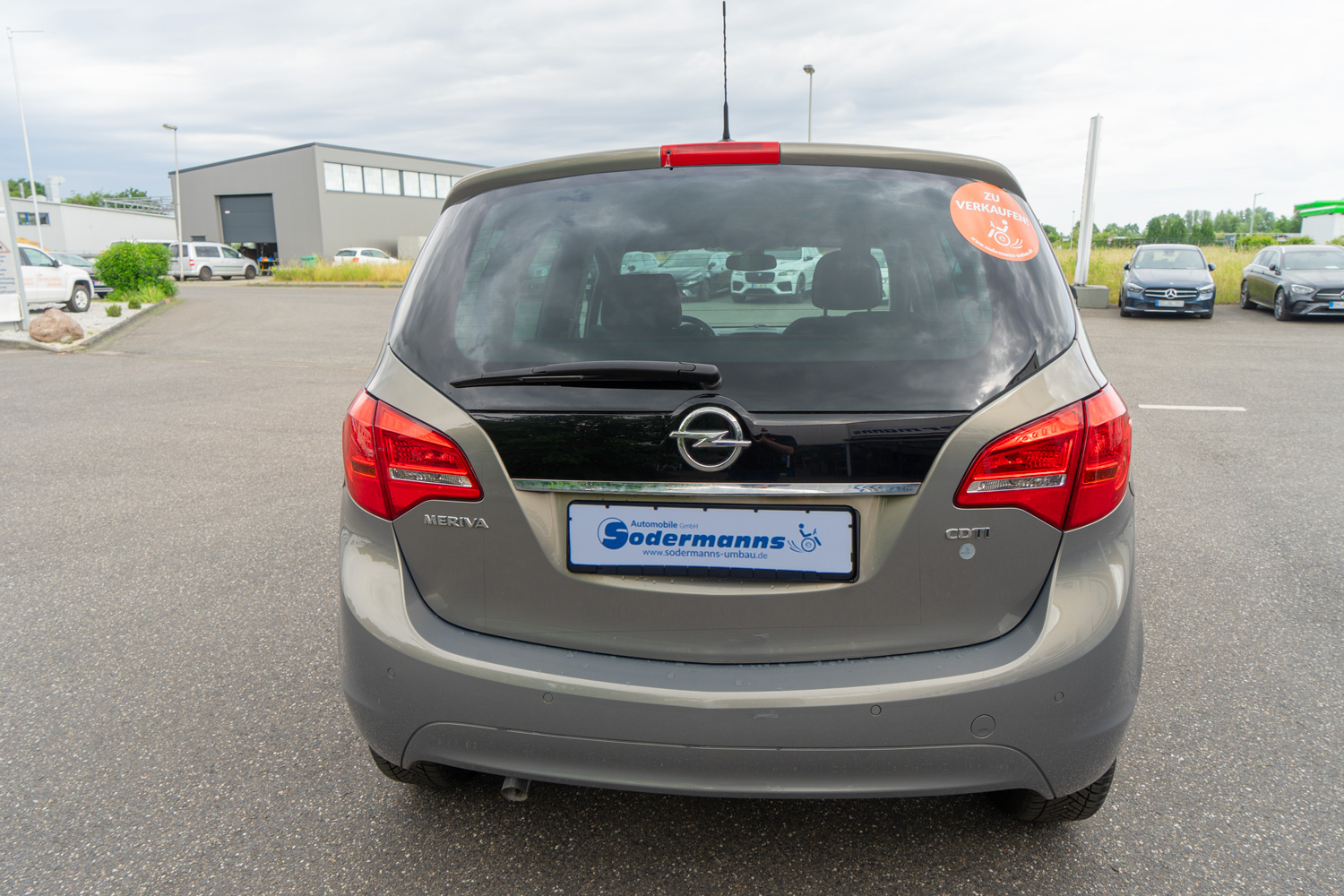 Behindertengerechter Opel Meriva Gebrauchtwagen für Selbstfahrer mit Handicap, Heckansicht 