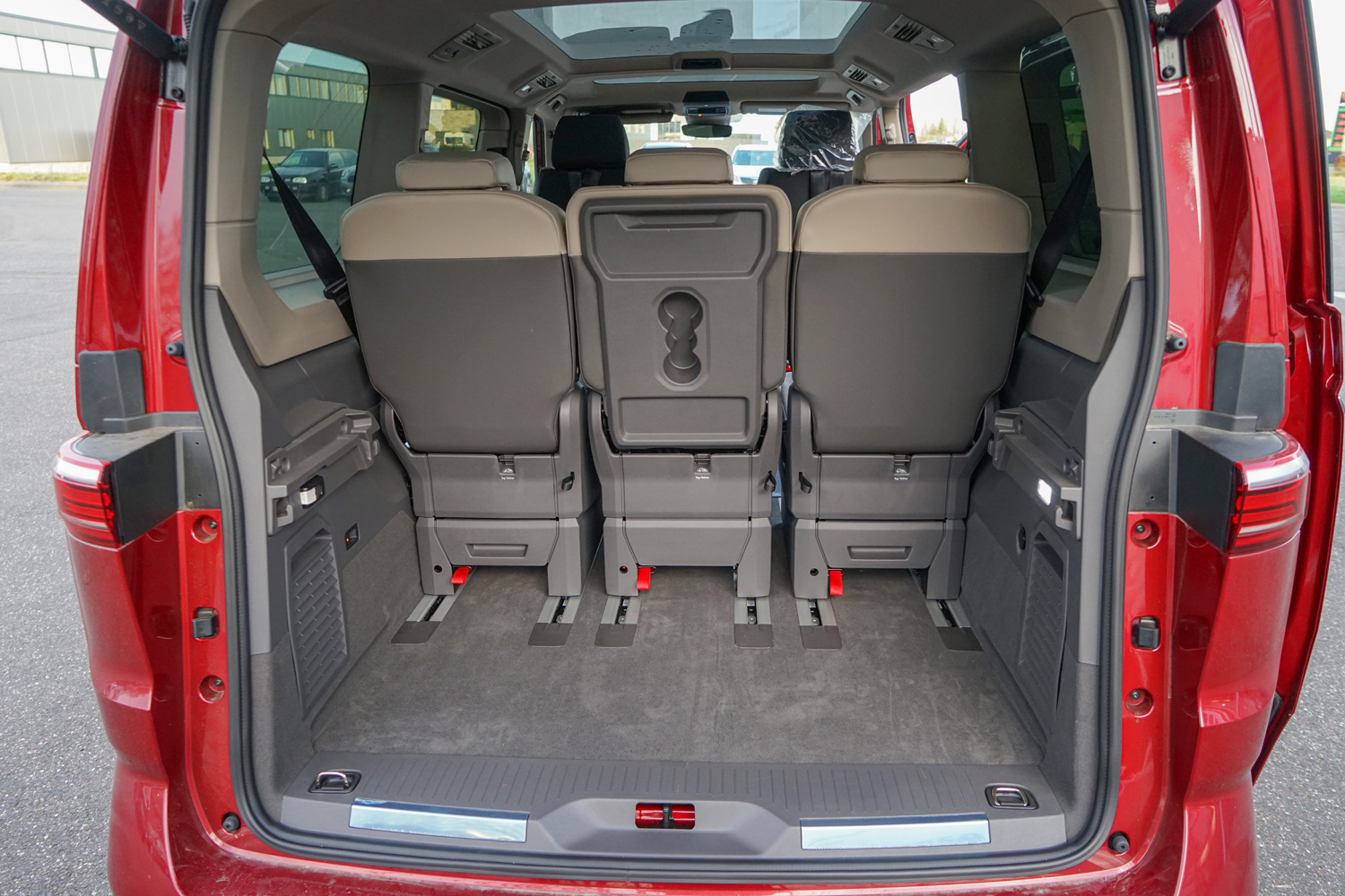 behindertengerechter VW T7 Multivan Selbstfahrerumbau
Kofferraum