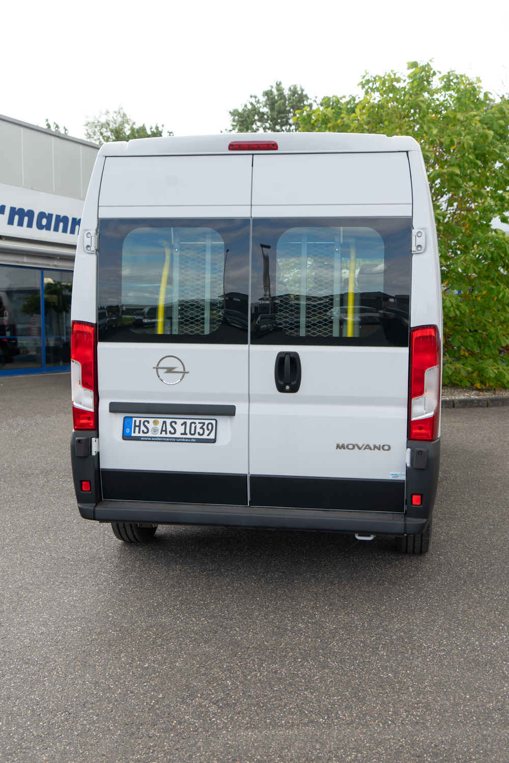 behindertengerechter Opel Movano Heck geschlossen