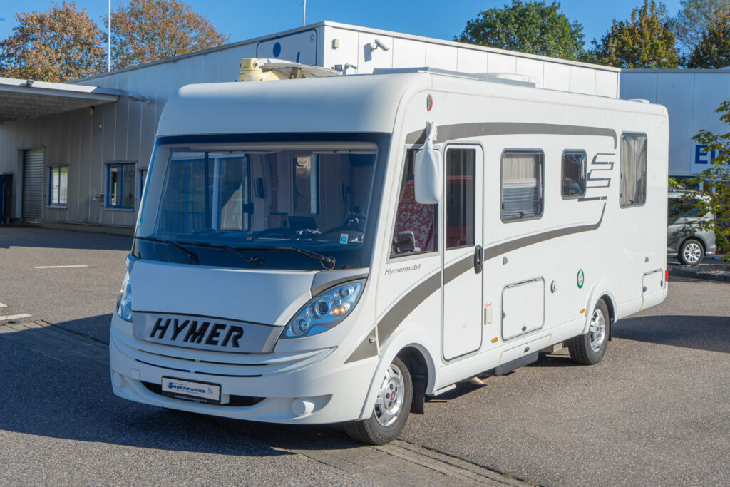 Hymer-WoMo-Front behindertengerechtes Hymer Wohnmobil in der Frontansicht